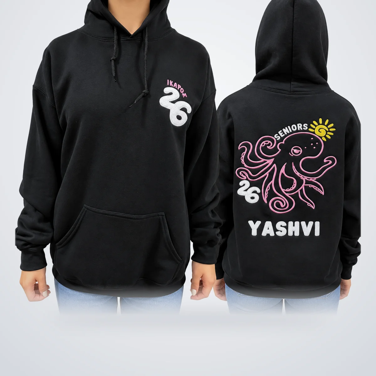 Hoodie negro con nombre Yashvi y número 26